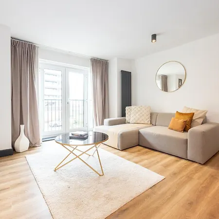 Luxurious Two-Bed Stay: Mcr-2